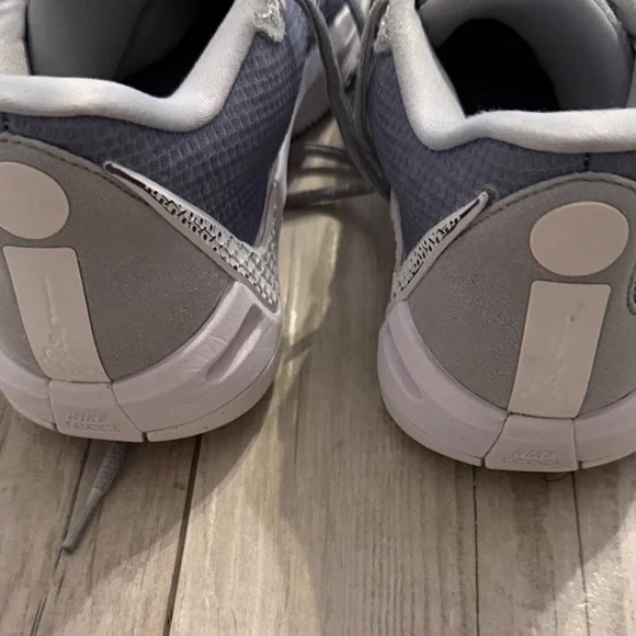 Nike Sneakers - Picture 4 of 7